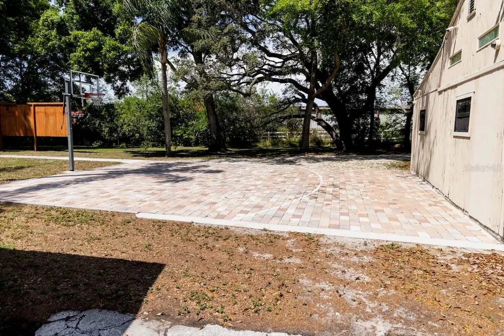 544 Farnum Drive Tarpon Springs FL 34689