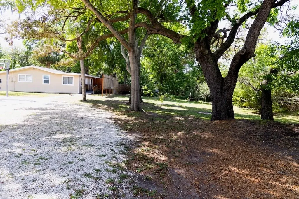 544 Farnum Drive Tarpon Springs FL 34689