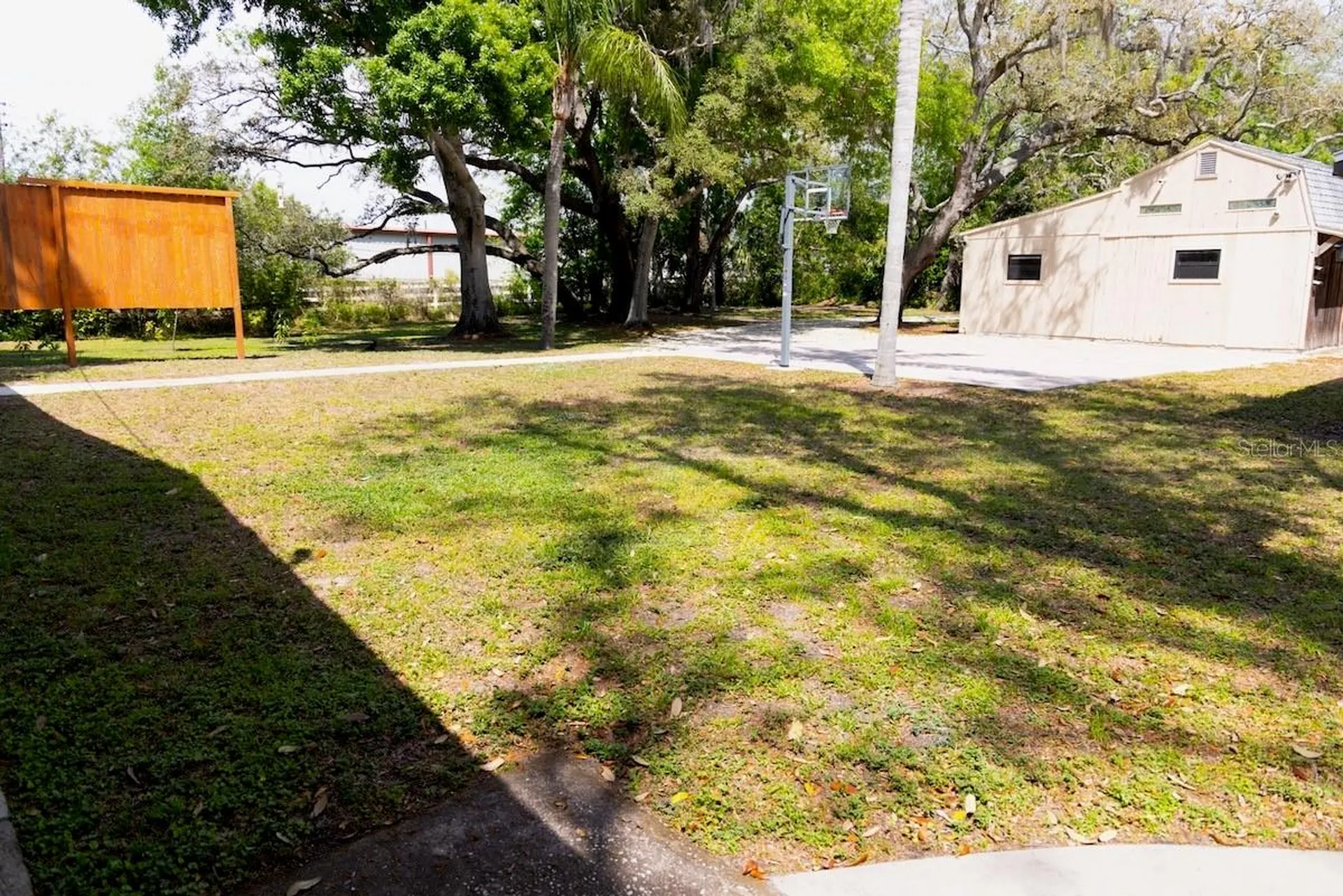 544 Farnum Drive Tarpon Springs FL 34689