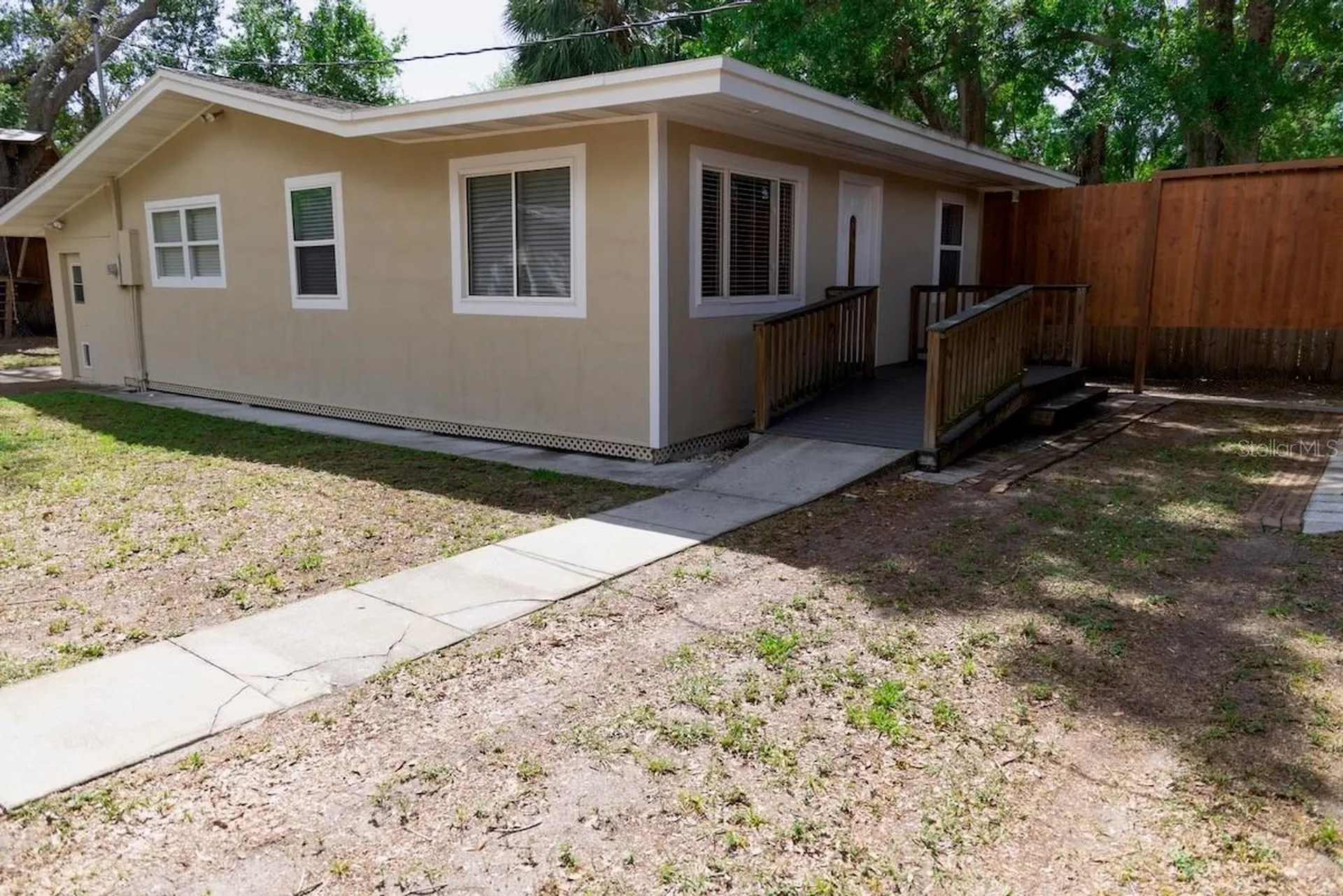 544 Farnum Drive Tarpon Springs FL 34689