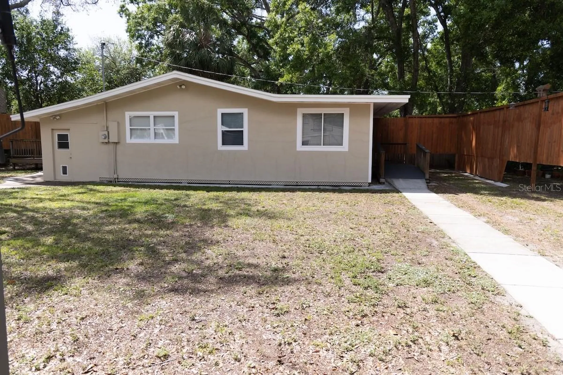544 Farnum Drive Tarpon Springs FL 34689