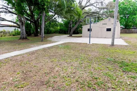 544 Farnum Drive Tarpon Springs FL 34689