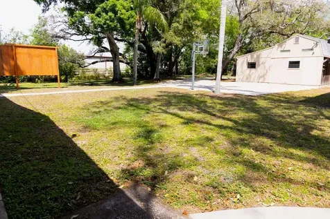 544 Farnum Drive Tarpon Springs FL 34689