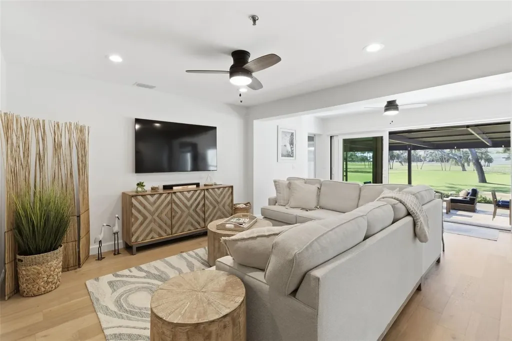 2123 Harbourside Drive Longboat Key FL 34228