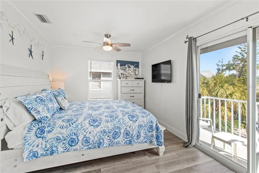 6250 Holmes Boulevard Holmes Beach FL 34217