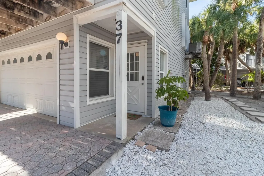 6250 Holmes Boulevard Holmes Beach FL 34217