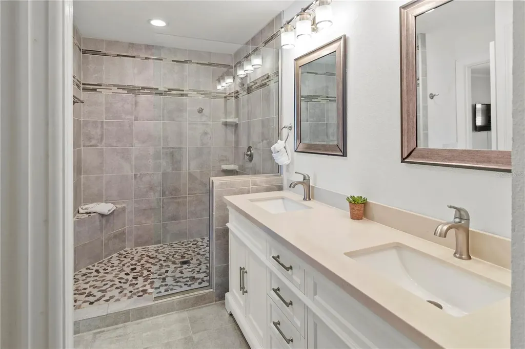 6250 Holmes Boulevard Holmes Beach FL 34217