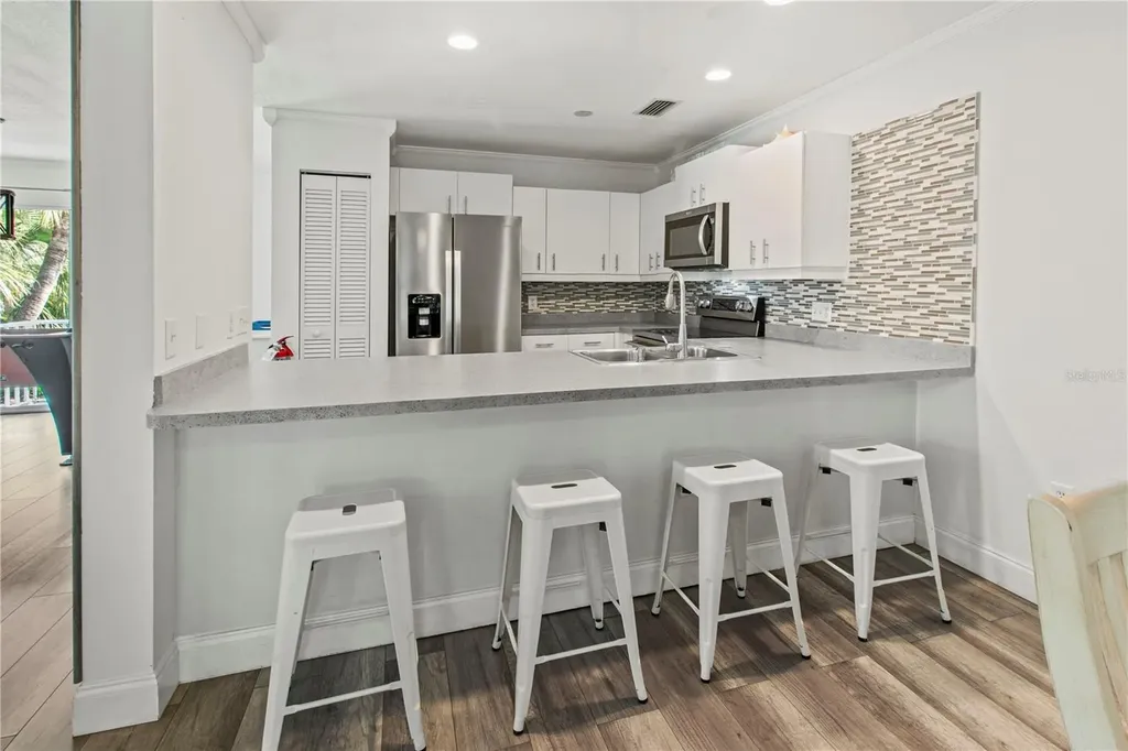 6250 Holmes Boulevard Holmes Beach FL 34217