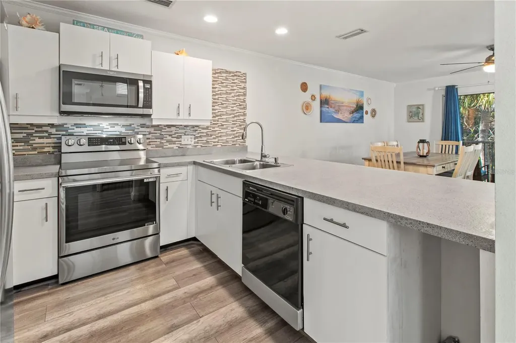 6250 Holmes Boulevard Holmes Beach FL 34217