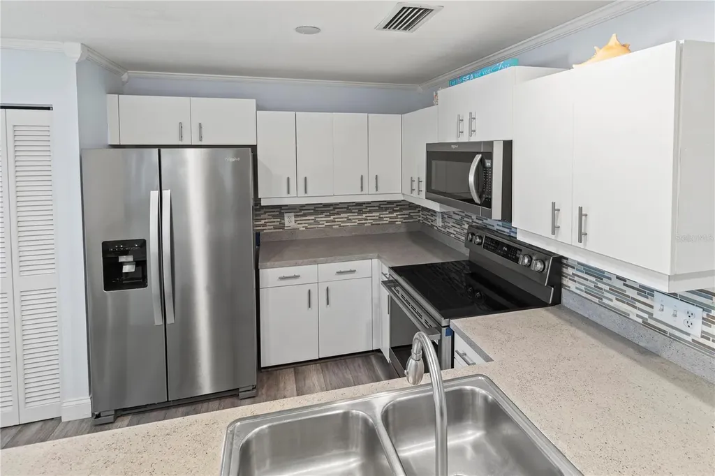 6250 Holmes Boulevard Holmes Beach FL 34217