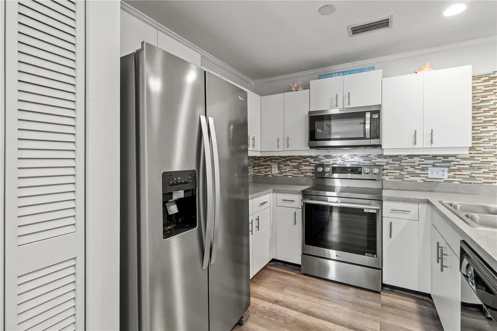 6250 Holmes Boulevard Holmes Beach FL 34217