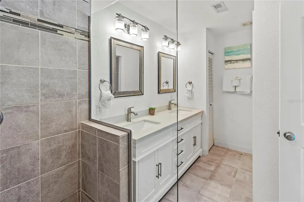 6250 Holmes Boulevard Holmes Beach FL 34217