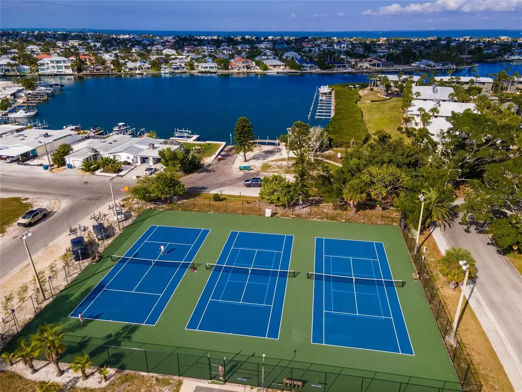 6250 Holmes Boulevard Holmes Beach FL 34217