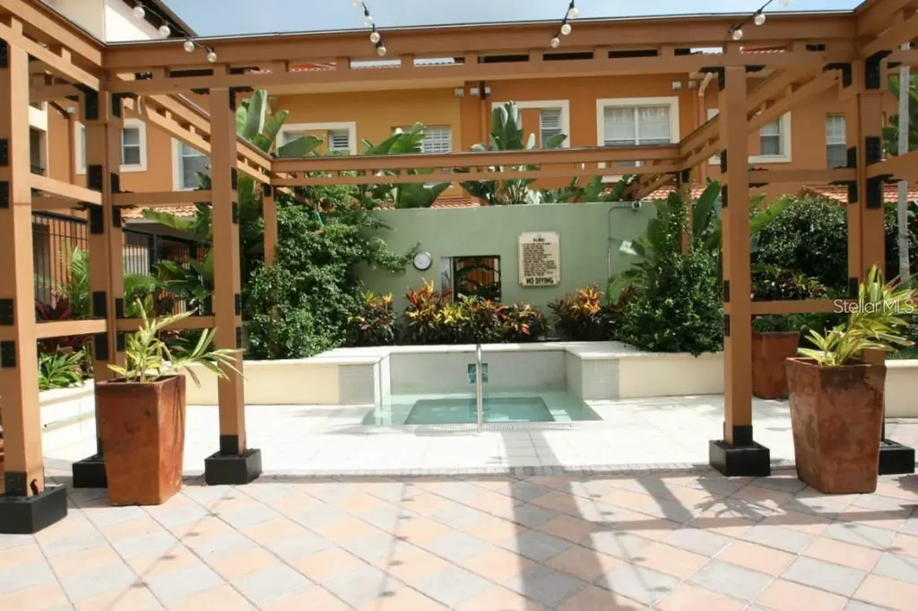 200 4th Avenue S St Petersburg FL 33701