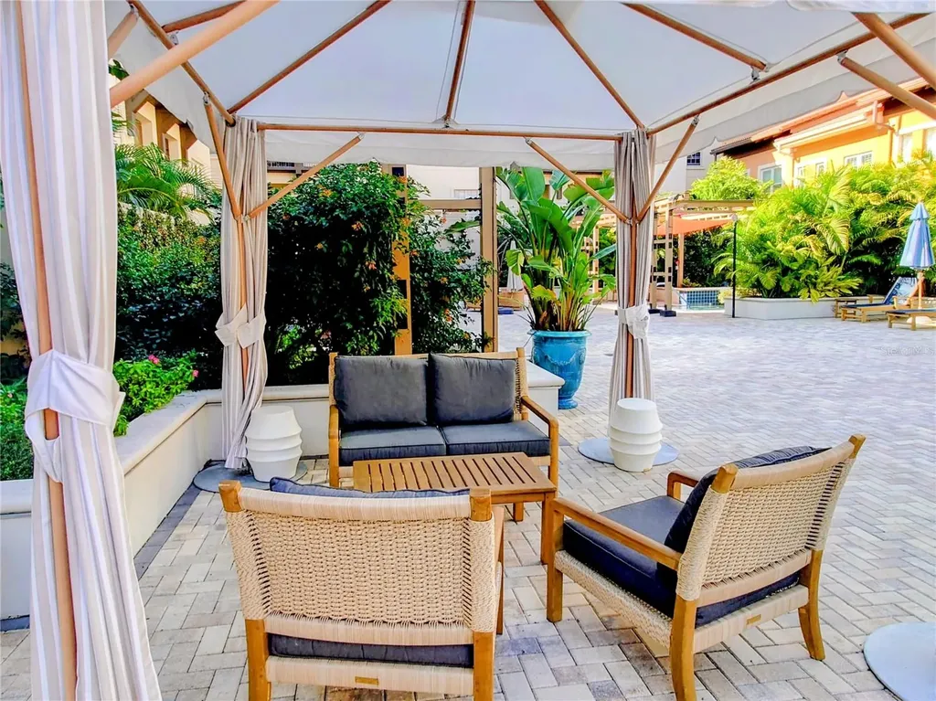 200 4th Avenue S St Petersburg FL 33701