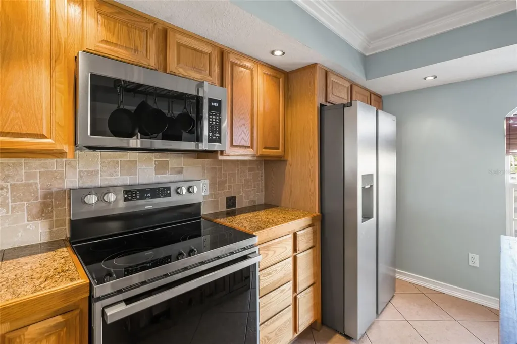 637 Pinellas Bayway S St Petersburg FL 33715