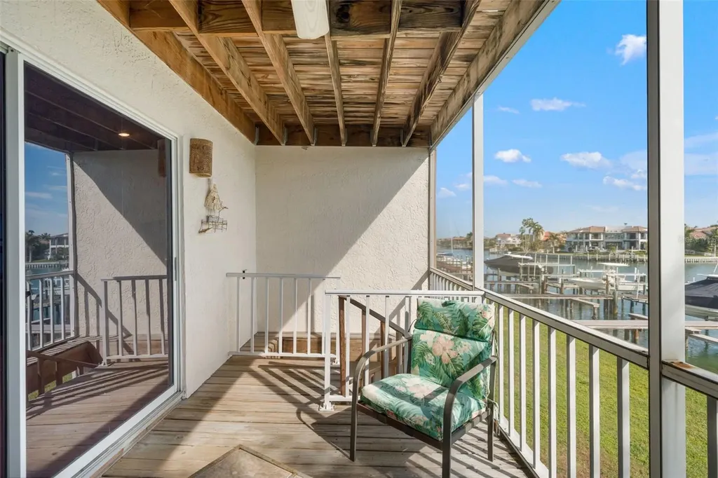 637 Pinellas Bayway S St Petersburg FL 33715