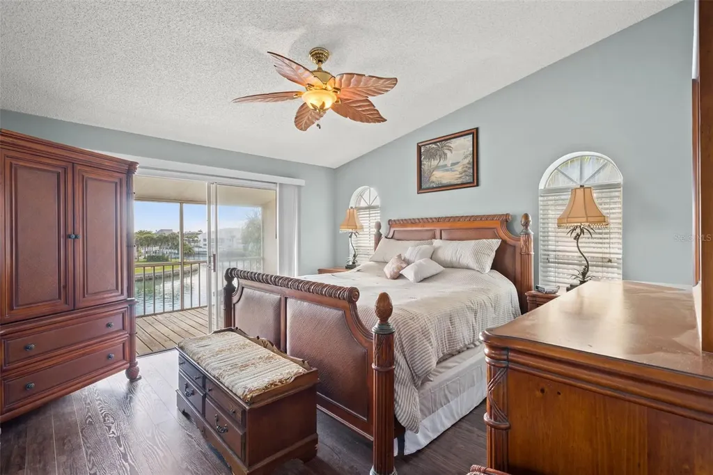637 Pinellas Bayway S St Petersburg FL 33715