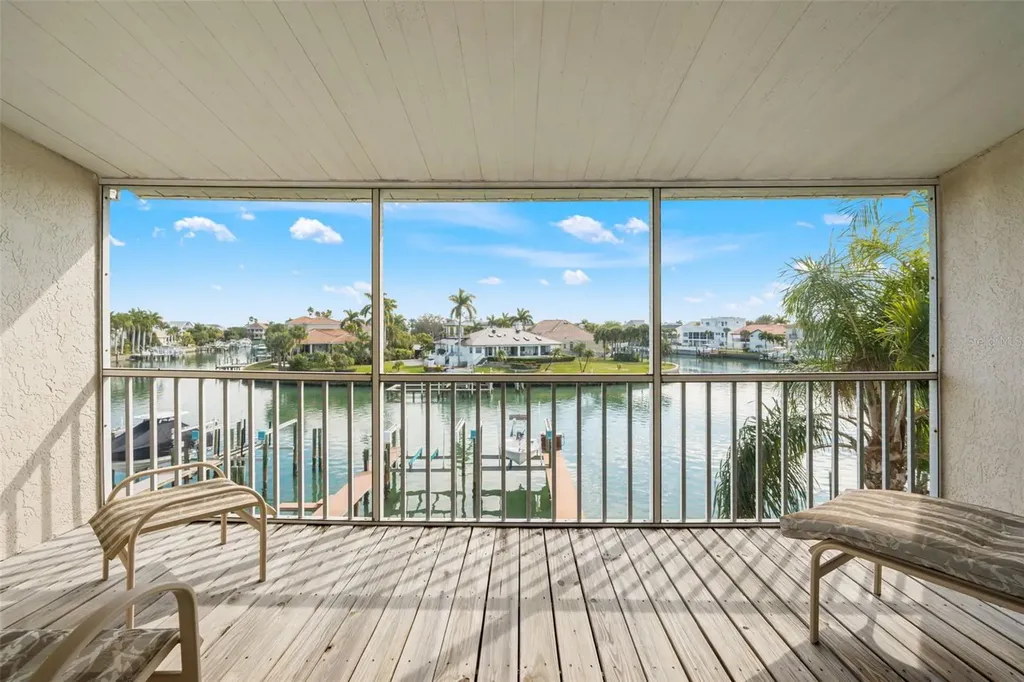 637 Pinellas Bayway S St Petersburg FL 33715