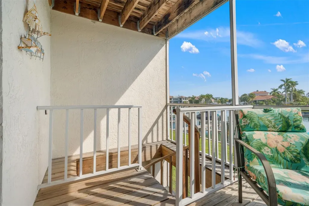 637 Pinellas Bayway S St Petersburg FL 33715
