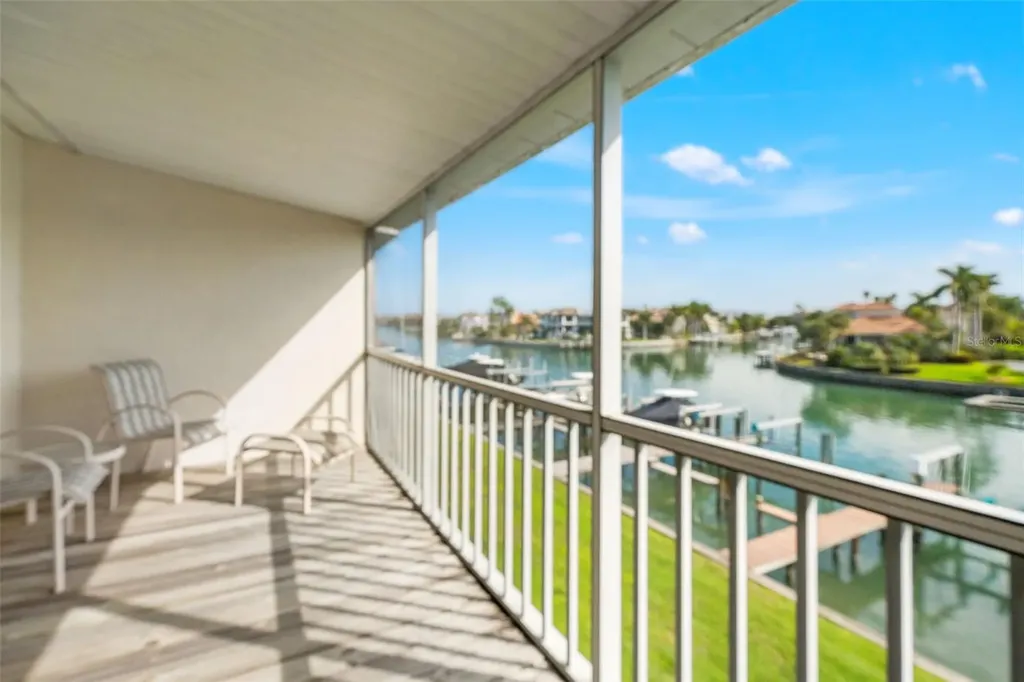 637 Pinellas Bayway S St Petersburg FL 33715