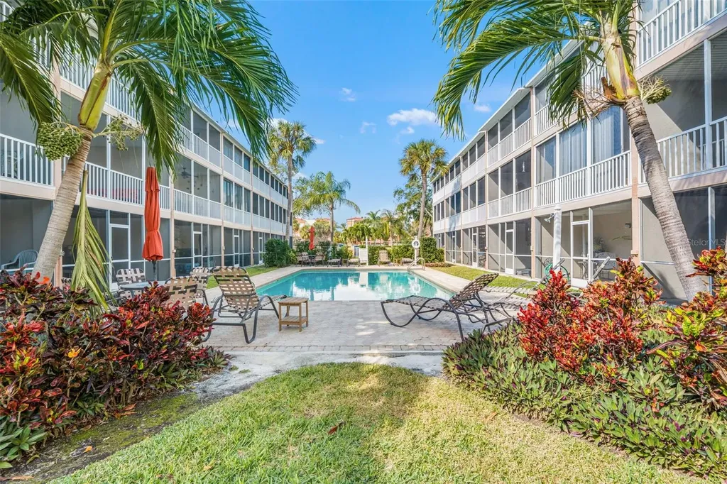 637 Pinellas Bayway S St Petersburg FL 33715