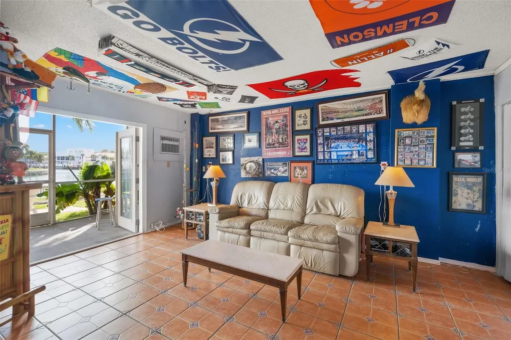 637 Pinellas Bayway S St Petersburg FL 33715
