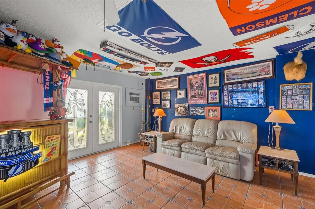637 Pinellas Bayway S St Petersburg FL 33715