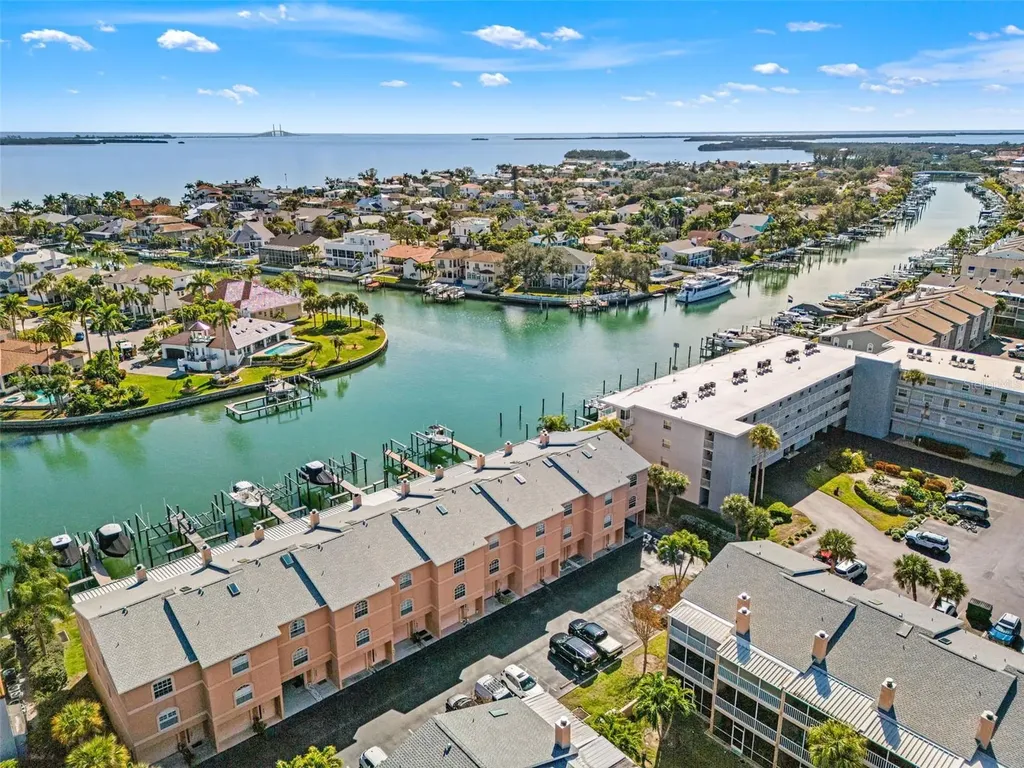 637 Pinellas Bayway S St Petersburg FL 33715