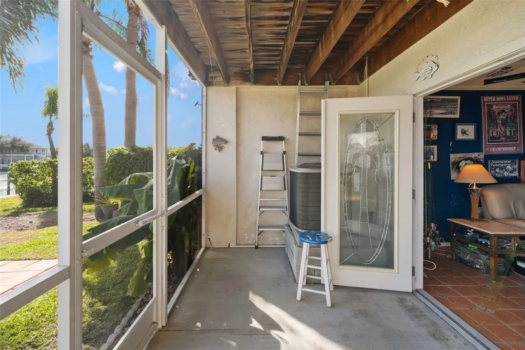 637 Pinellas Bayway S St Petersburg FL 33715