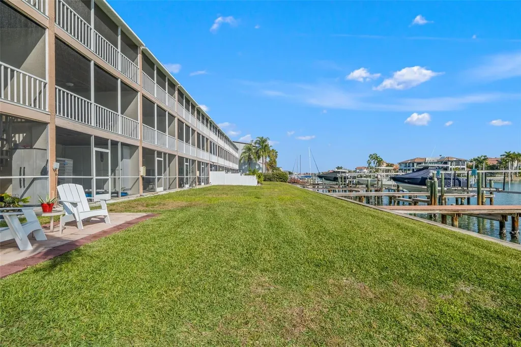 637 Pinellas Bayway S St Petersburg FL 33715
