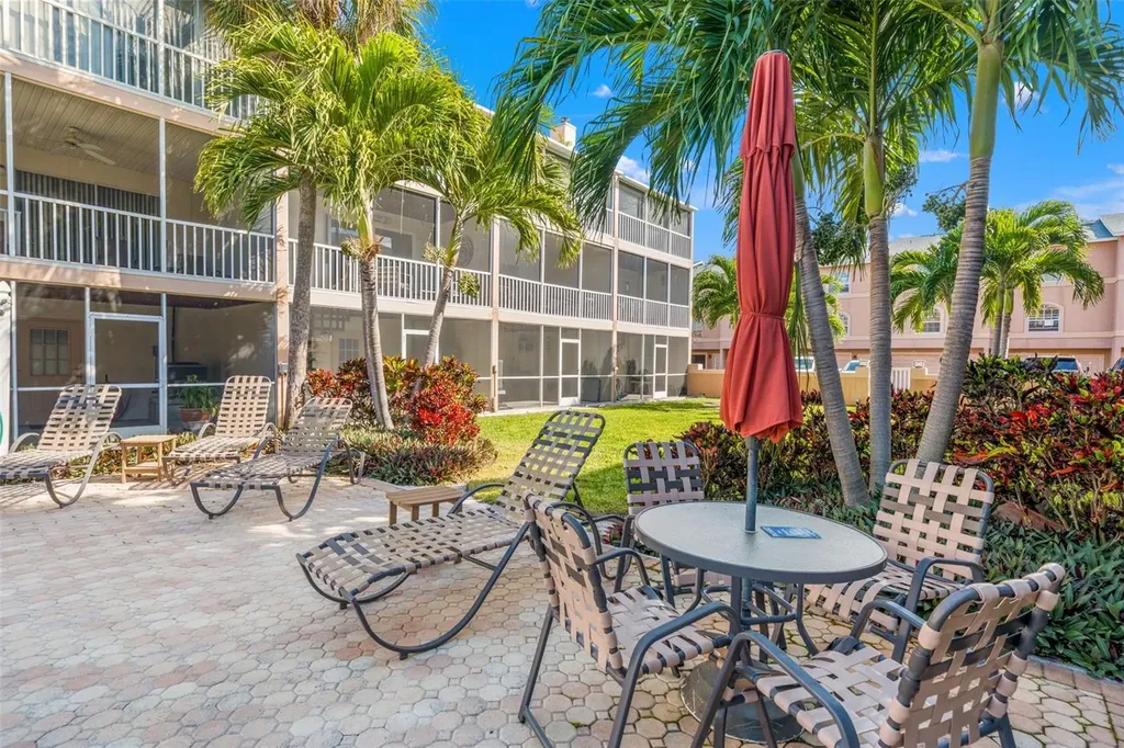 637 Pinellas Bayway S St Petersburg FL 33715