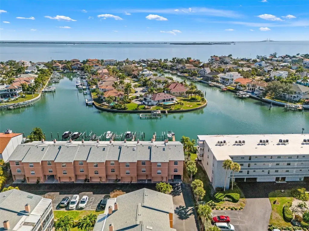 637 Pinellas Bayway S St Petersburg FL 33715