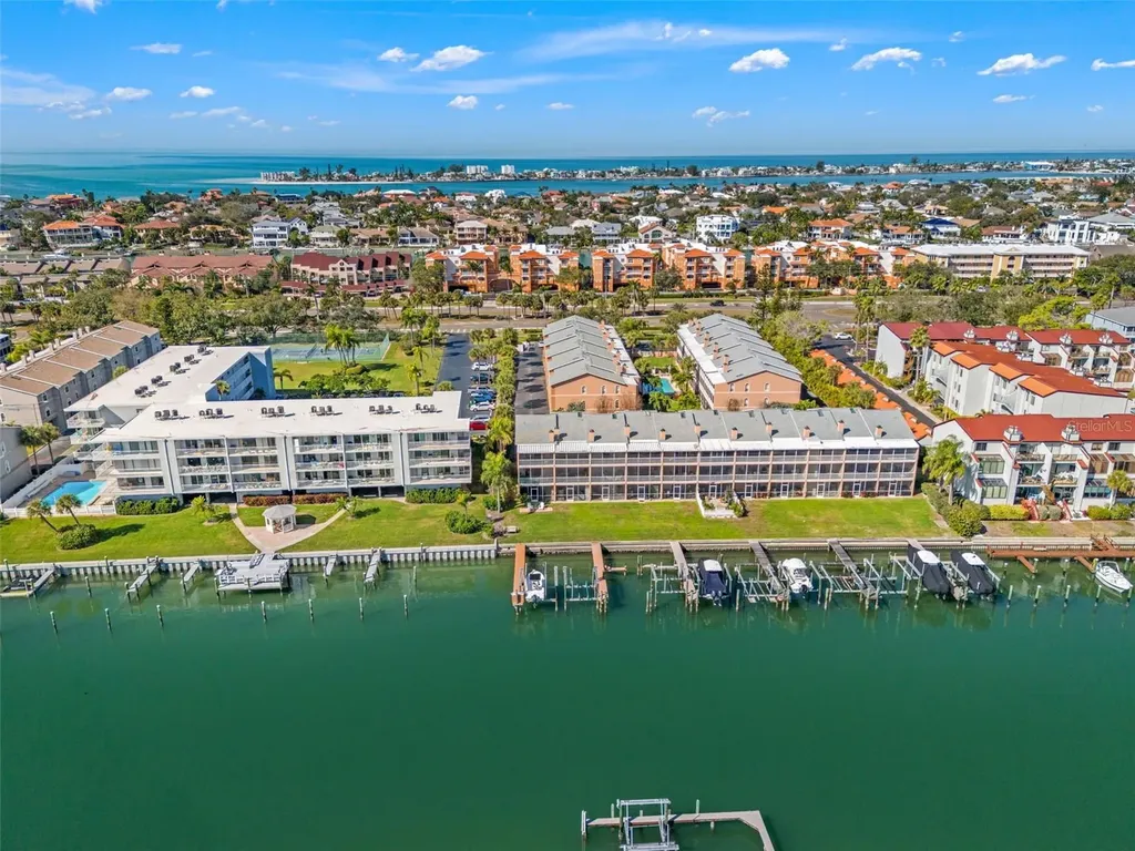 637 Pinellas Bayway S St Petersburg FL 33715