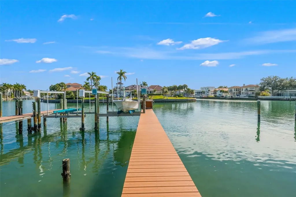 637 Pinellas Bayway S St Petersburg FL 33715