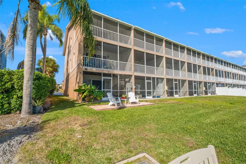 637 Pinellas Bayway S St Petersburg FL 33715