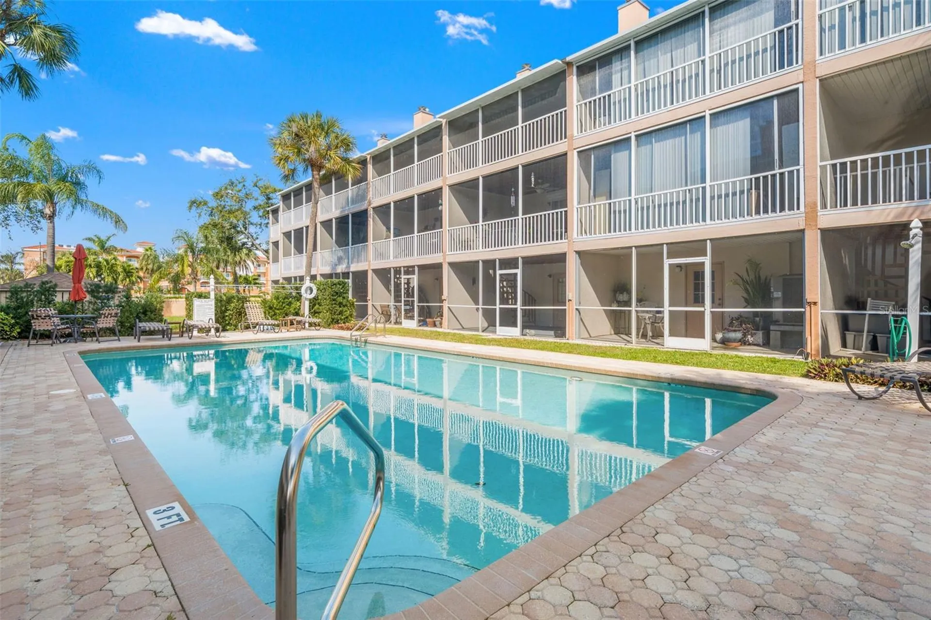 637 Pinellas Bayway S St Petersburg FL 33715