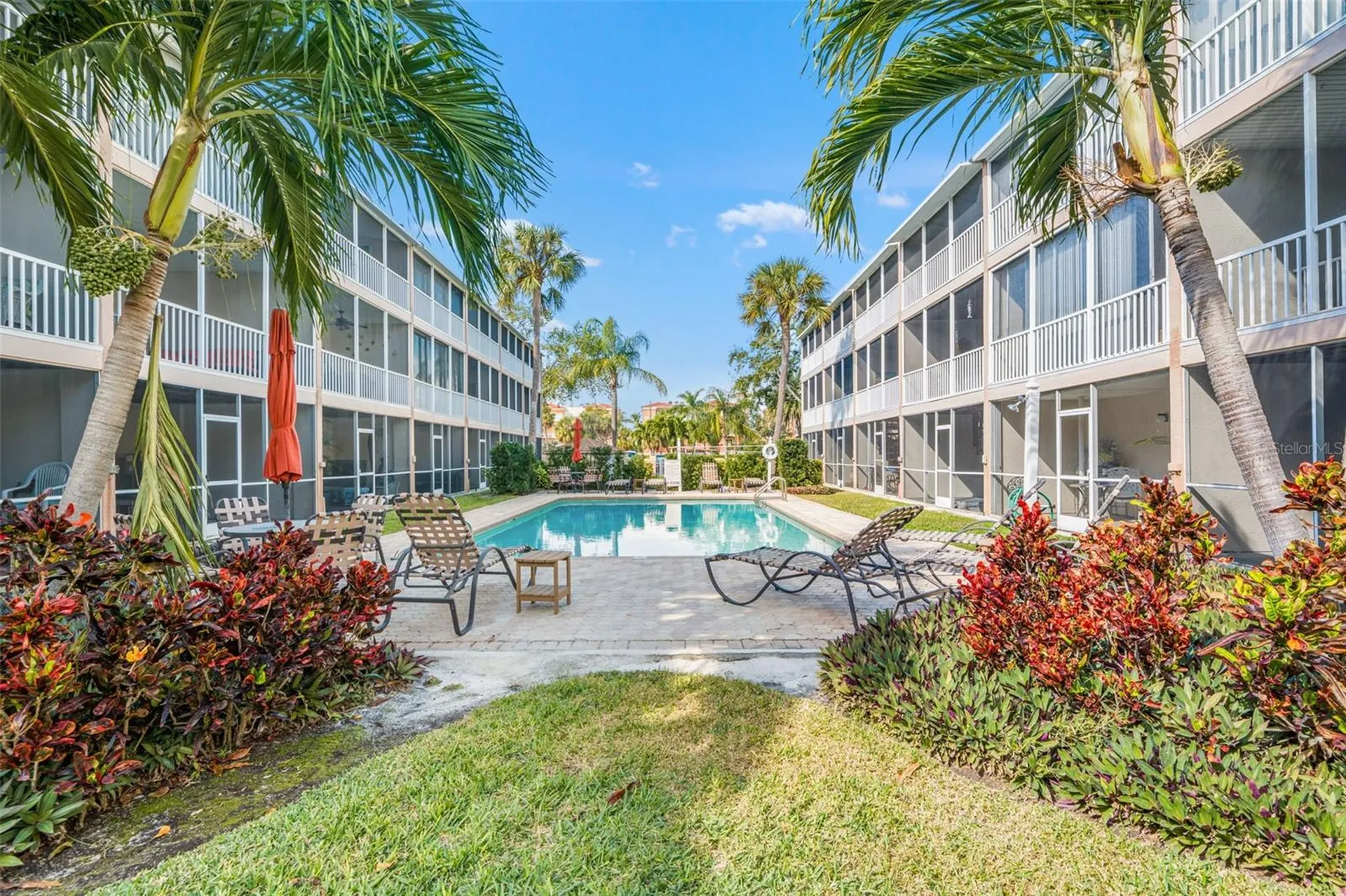 637 Pinellas Bayway S St Petersburg FL 33715