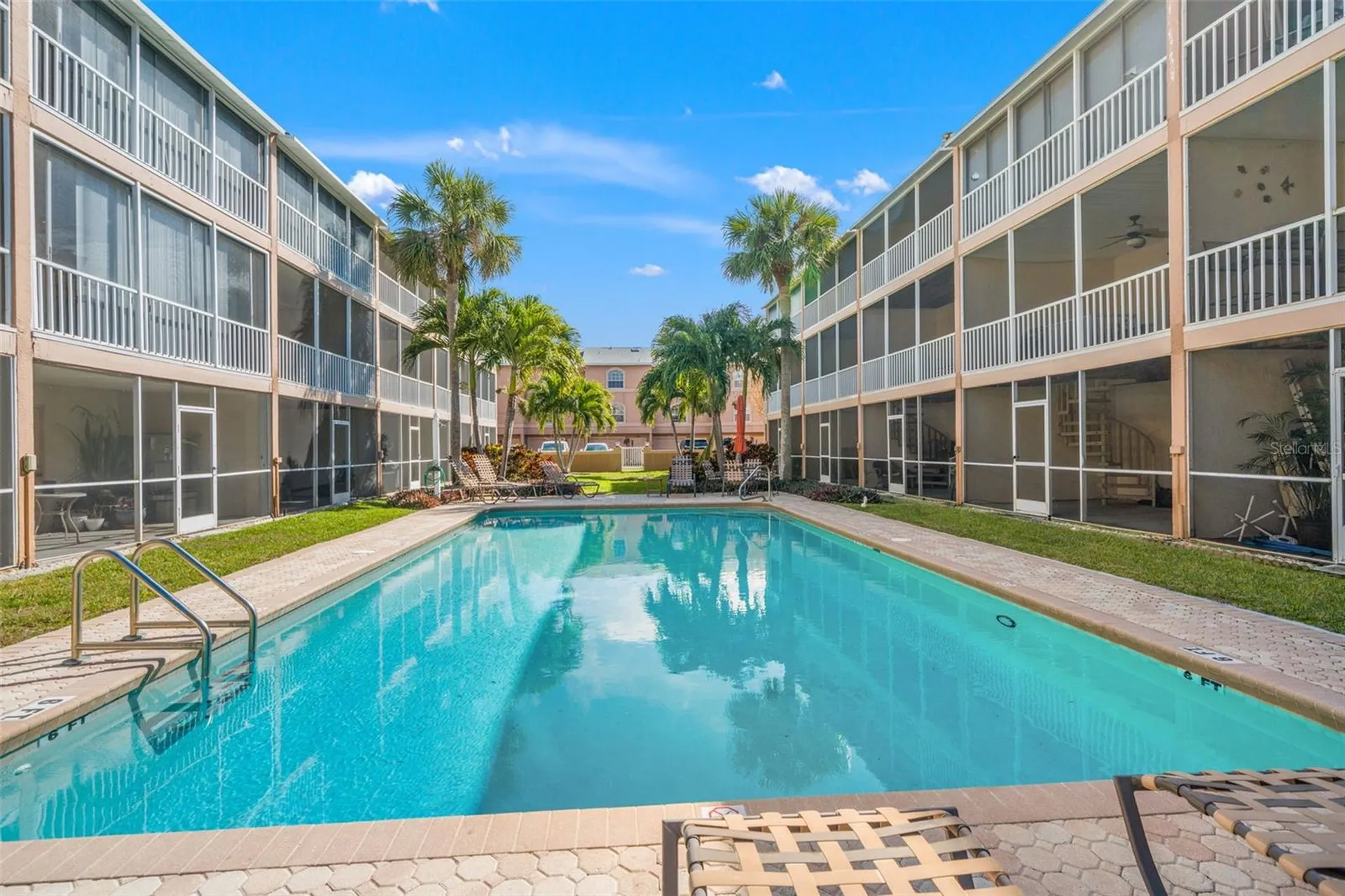 637 Pinellas Bayway S St Petersburg FL 33715