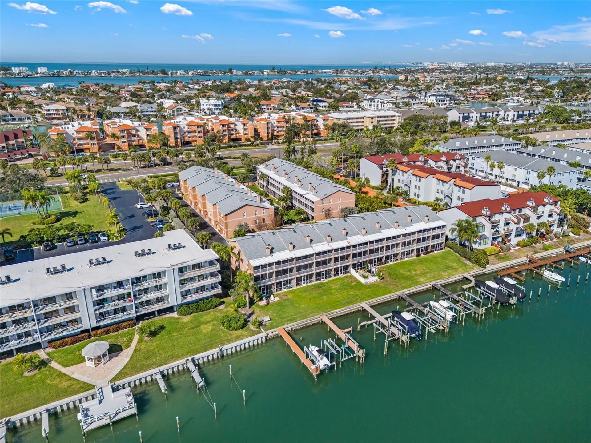 637 Pinellas Bayway S St Petersburg FL 33715