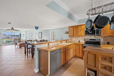 637 Pinellas Bayway S St Petersburg FL 33715