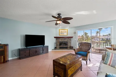 637 Pinellas Bayway S St Petersburg FL 33715