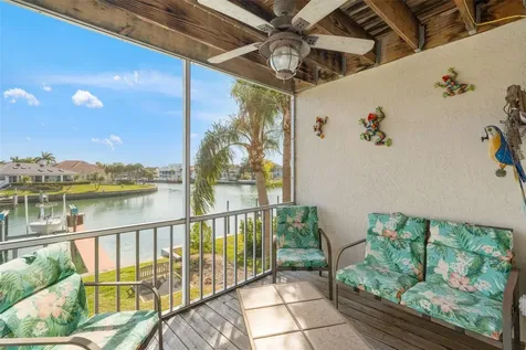 637 Pinellas Bayway S St Petersburg FL 33715