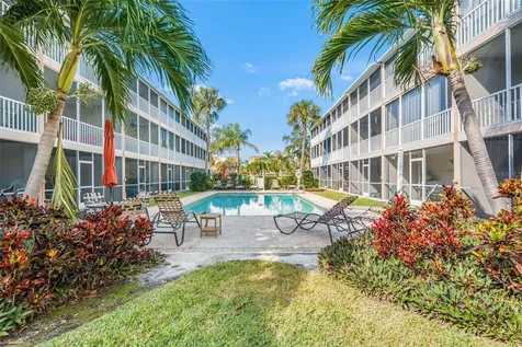 637 Pinellas Bayway S St Petersburg FL 33715