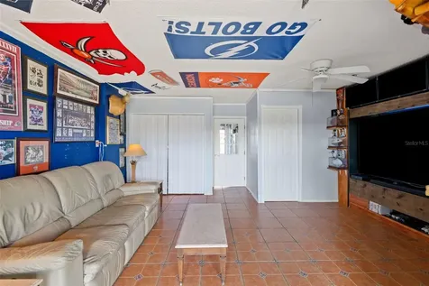 637 Pinellas Bayway S St Petersburg FL 33715