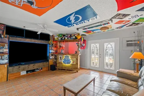 637 Pinellas Bayway S St Petersburg FL 33715