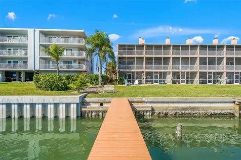 637 Pinellas Bayway S St Petersburg FL 33715