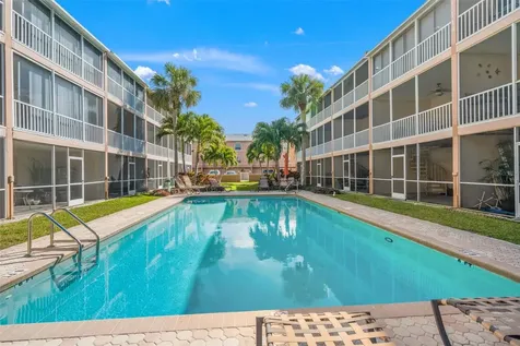 637 Pinellas Bayway S St Petersburg FL 33715