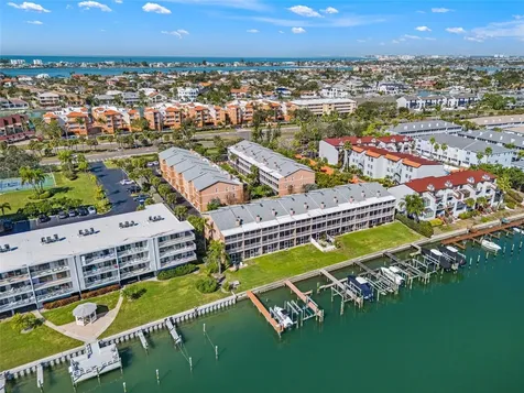 637 Pinellas Bayway S St Petersburg FL 33715
