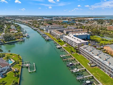 637 Pinellas Bayway S St Petersburg FL 33715